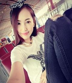 吃瓜网红宿舍自拍,吃瓜网红们的欢乐生活瞬间  第1张